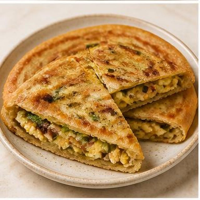 Muglai Paratha — Pane fritto con uova, cipolle e coriandolo · Fried bread with eggs, onions and coriander